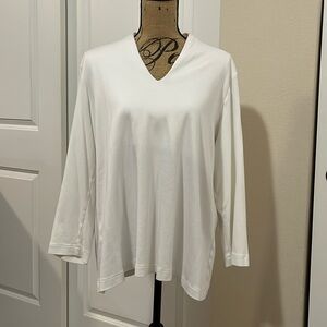 ☀️5/$20 NWOT Chico’s V-Neck Long Sleeved White Blouse. XL